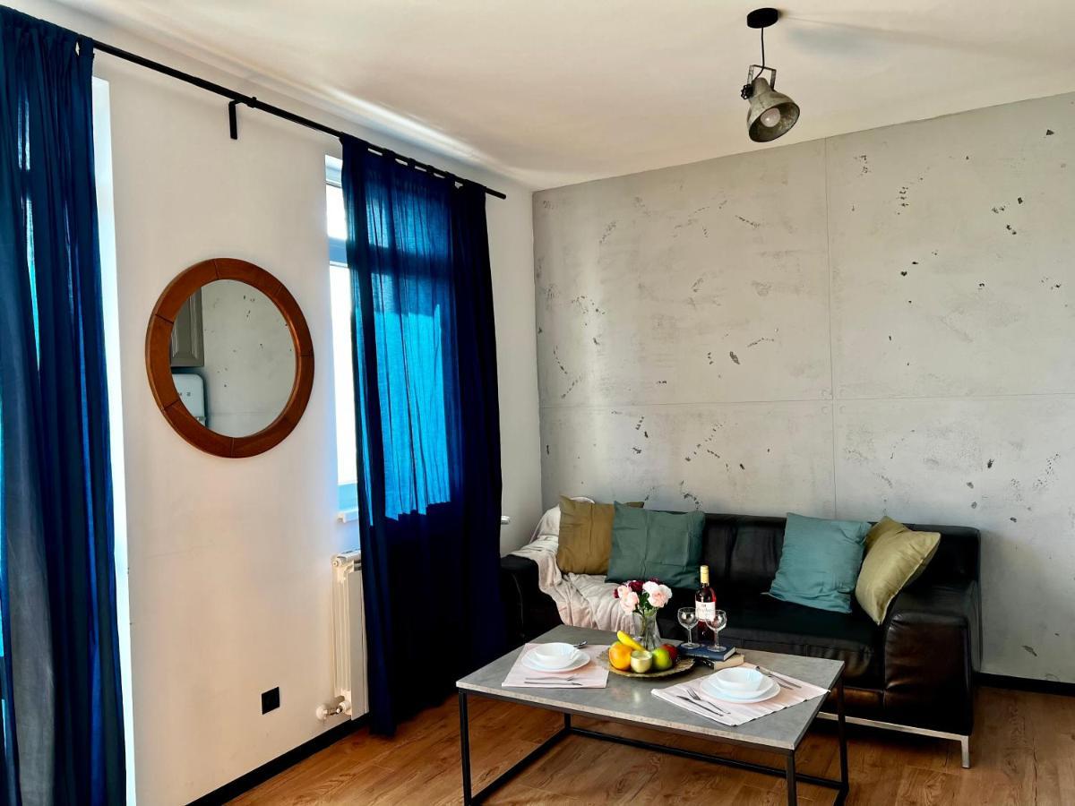 Appartement Art Near Paradise Mall & Metro Station