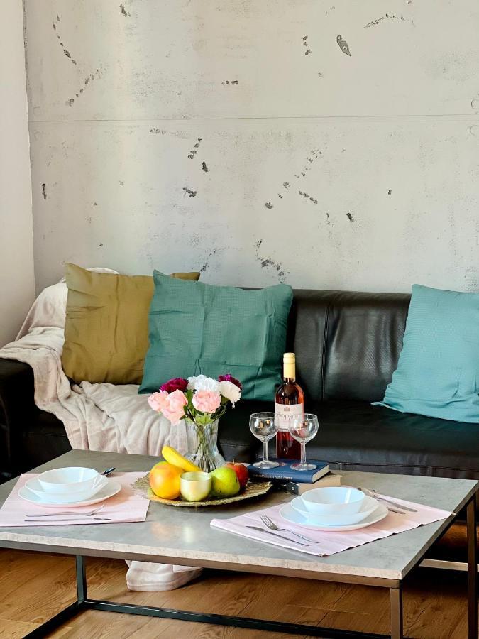 Appartement Art Near Paradise Mall & Metro Station