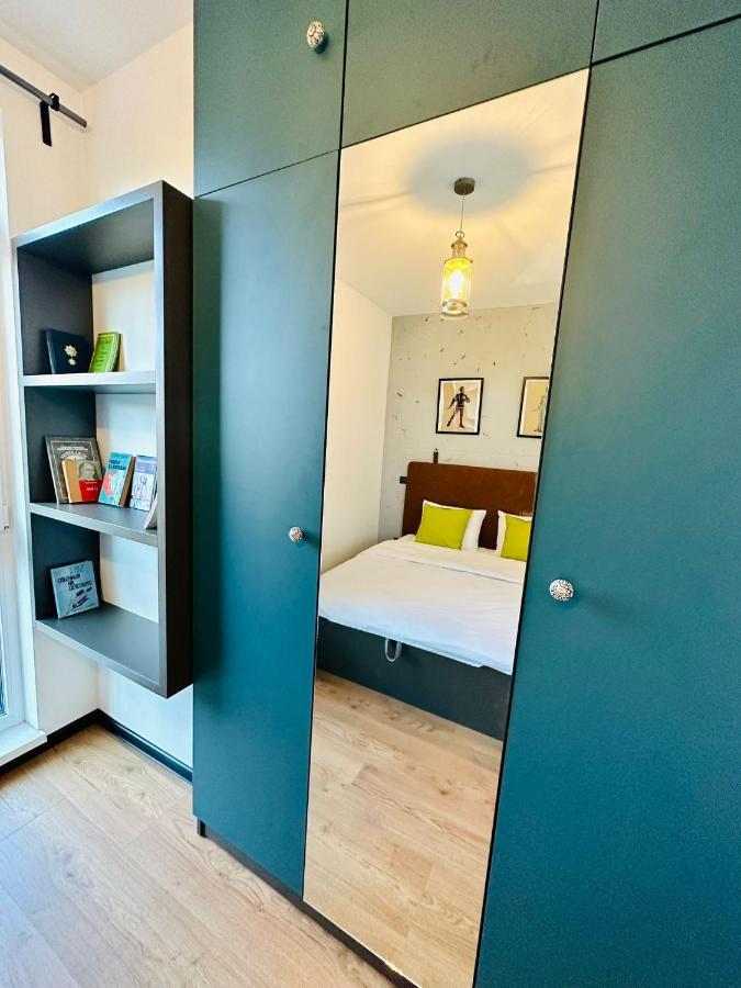 Appartement Art Near Paradise Mall & Metro Station